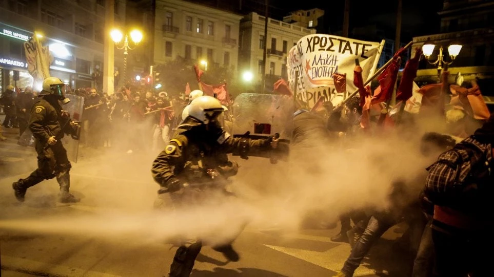 Λαφαζάνης: Δολοφονική η επίθεση των ΜΑΤ στους διαδηλωτές κατά της Μέρκελ